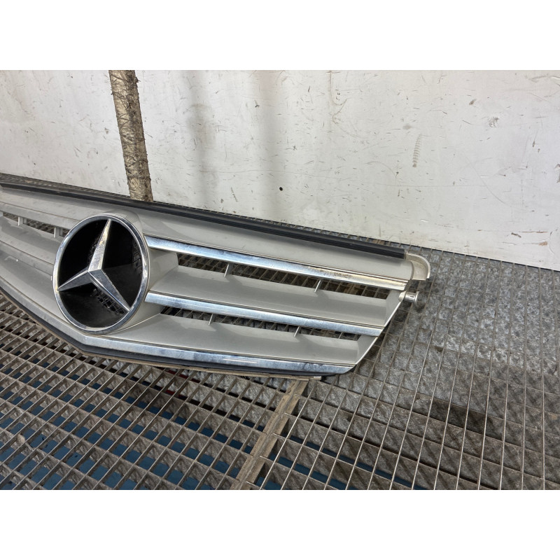 Calandre MERCEDES CLASSE C 204 Photo n°4