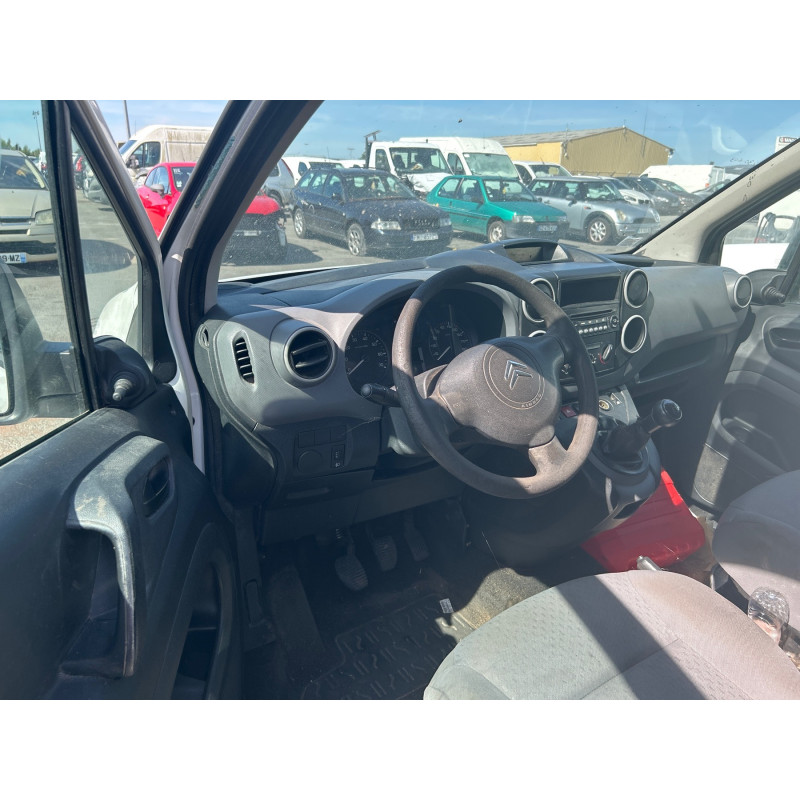 Attache ceinture avant gauche CITROEN BERLINGO 2 Photo n°6