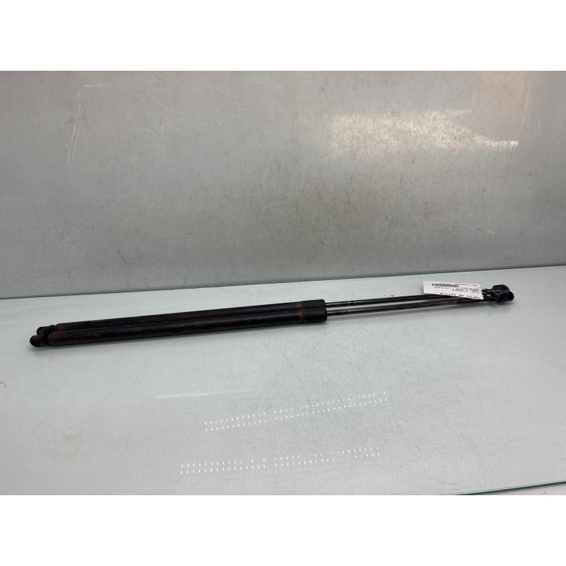 Verin de coffre FIAT DOBLO 2 Photo n°4