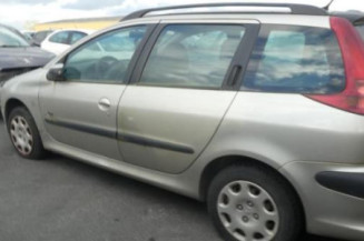 Pretensionneur de ceinture avant droit PEUGEOT 206
