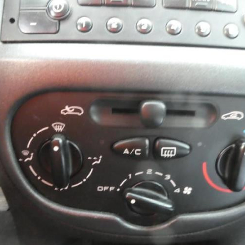 Pretensionneur de ceinture avant droit PEUGEOT 206 Photo n°14