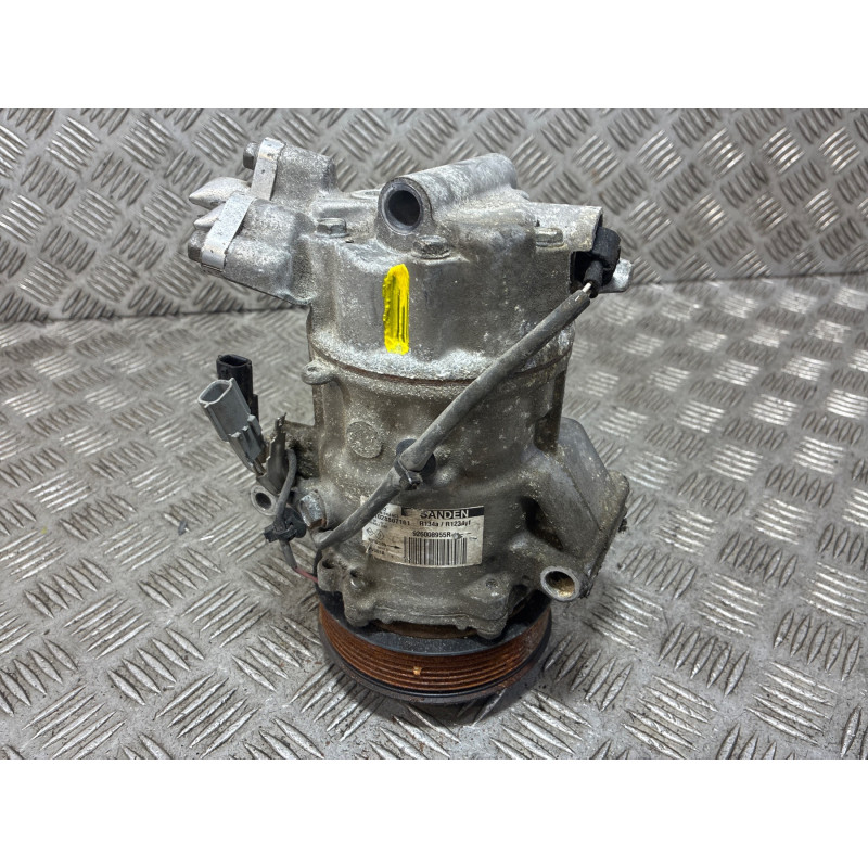 Compresseur clim RENAULT CLIO 5 Photo n°1