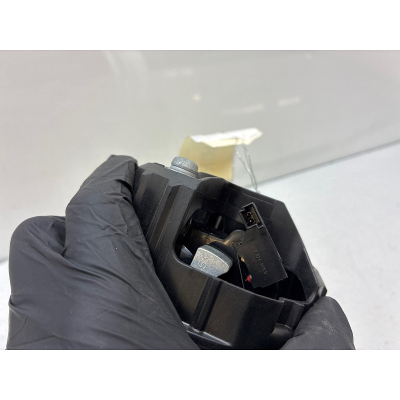 Bouton de coffre BMW SERIE 1 F20 Photo n°4