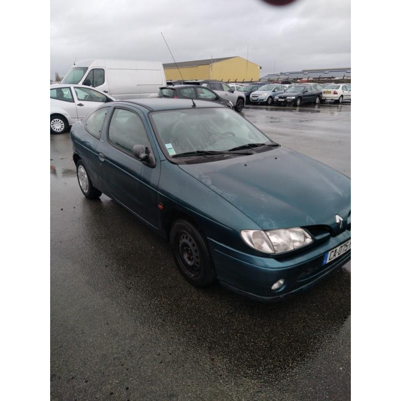 Anti brouillard gauche (feux) RENAULT MEGANE 1 Photo n°10