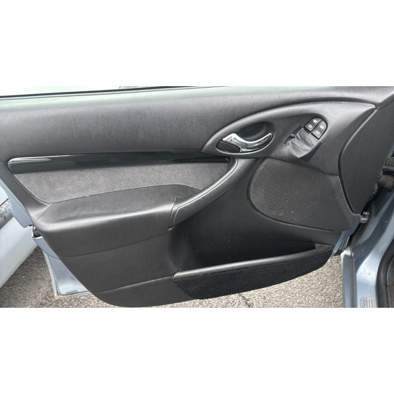 Leve vitre electrique avant gauche FORD FOCUS 1 Photo n°17