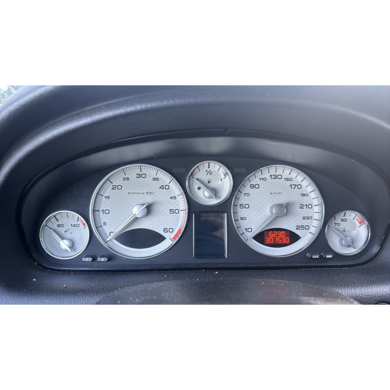 Bouton de coffre PEUGEOT 607 Photo n°18