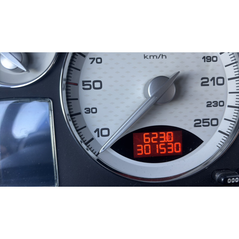 Bouton de coffre PEUGEOT 607 Photo n°19