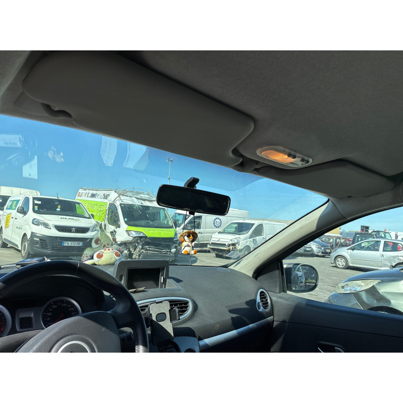 Pare boue avant droit RENAULT CLIO 3 Photo n°18