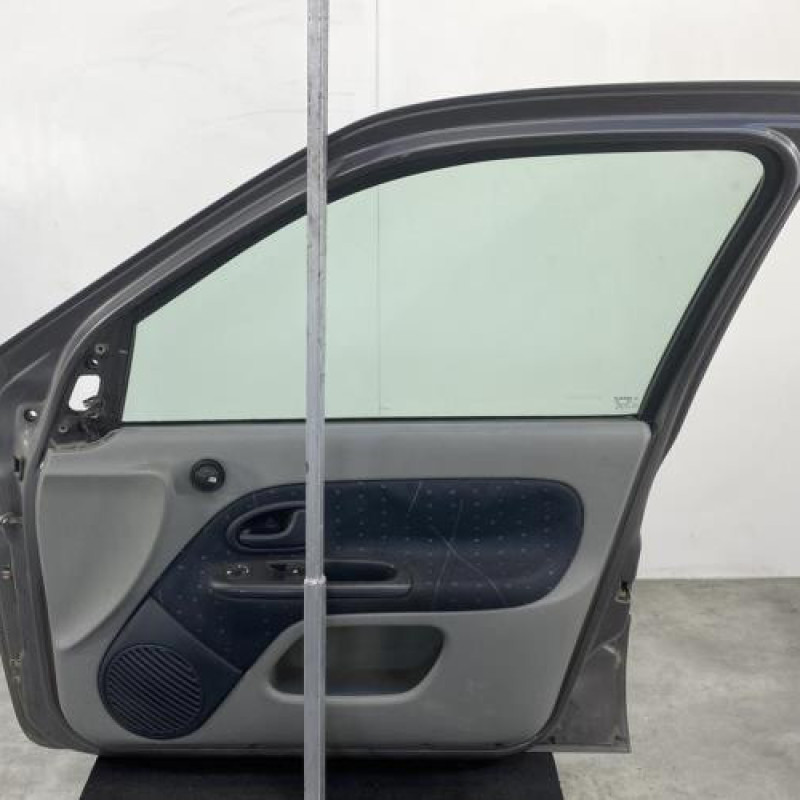 Porte avant droit RENAULT CLIO 2 Photo n°4