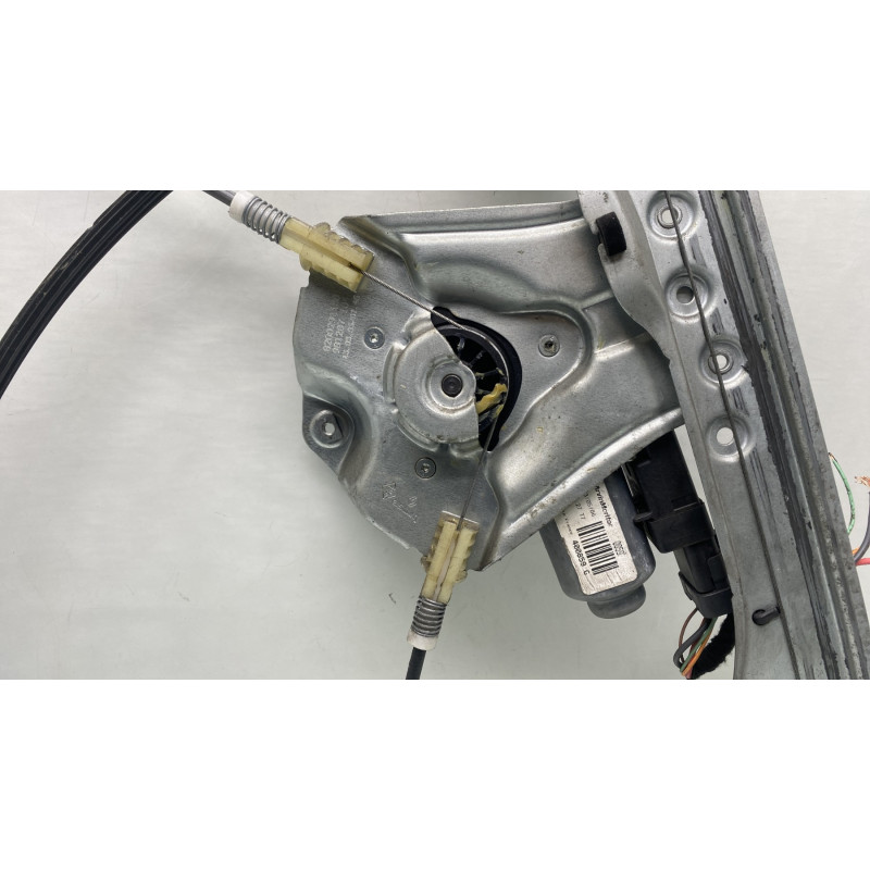 Leve vitre electrique avant droit RENAULT CLIO 3 Photo n°8