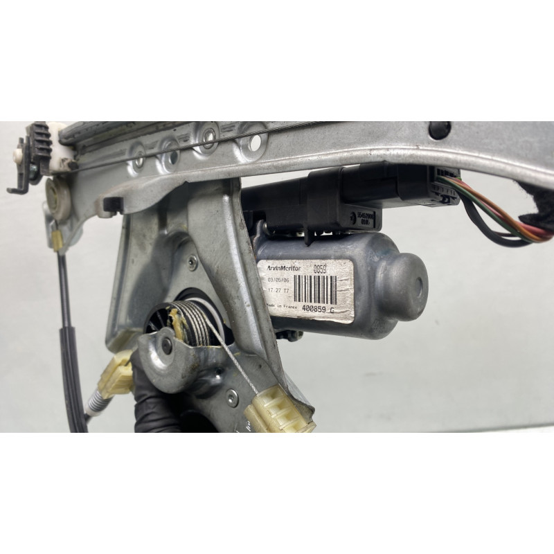 Leve vitre electrique avant droit RENAULT CLIO 3 Photo n°9