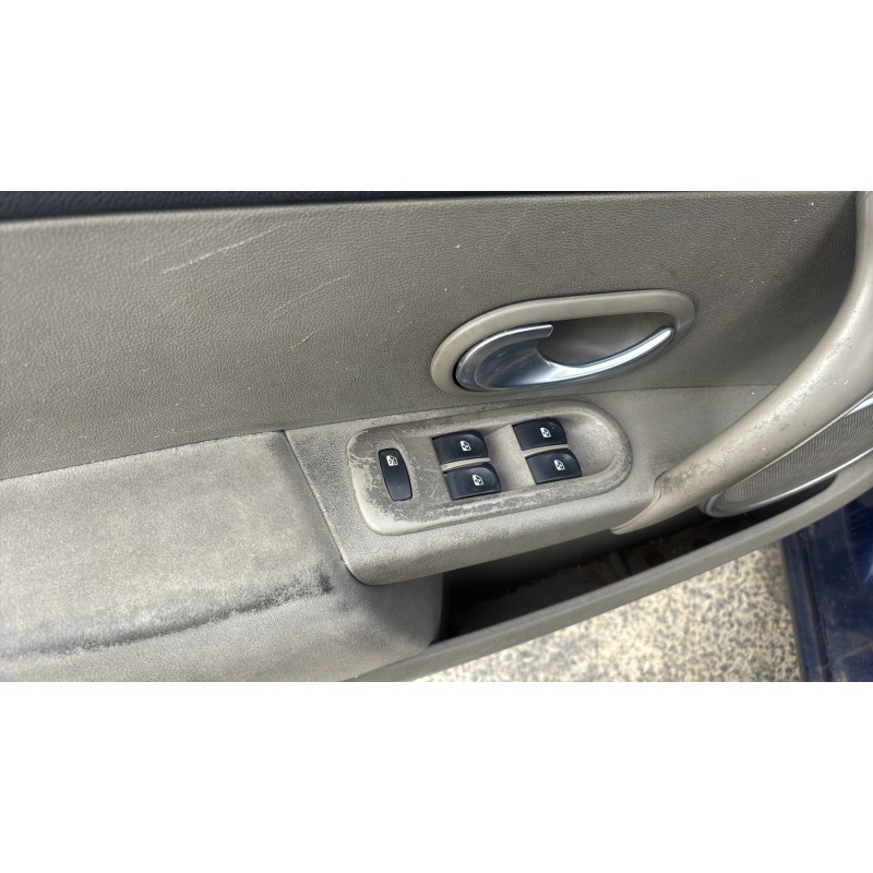 Leve vitre electrique avant droit RENAULT CLIO 3 Photo n°19