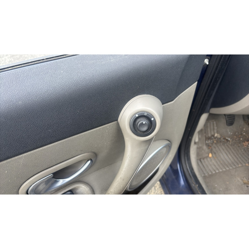 Leve vitre electrique avant droit RENAULT CLIO 3 Photo n°20