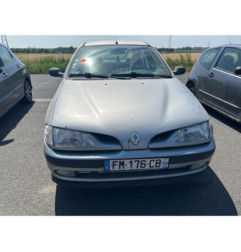 Attache ceinture avant gauche RENAULT MEGANE 1