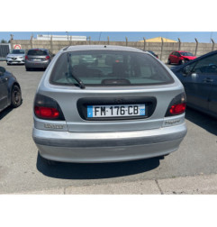 Attache ceinture avant gauche RENAULT MEGANE 1