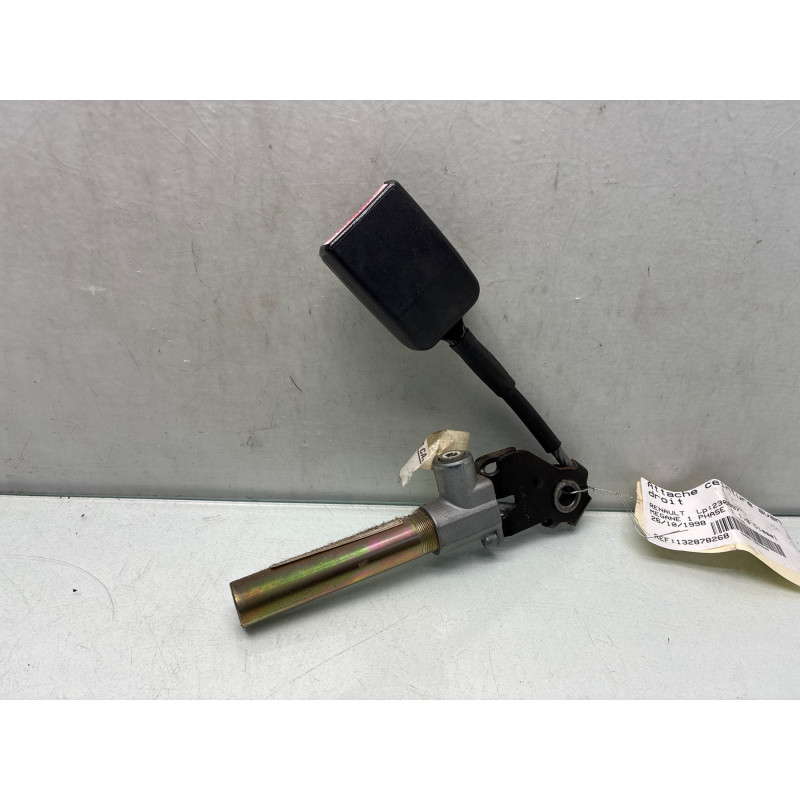 Attache ceinture avant droit RENAULT MEGANE 1 Photo n°3