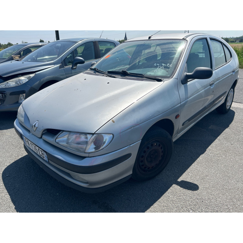 Attache ceinture avant droit RENAULT MEGANE 1 Photo n°5