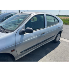Attache ceinture avant droit RENAULT MEGANE 1