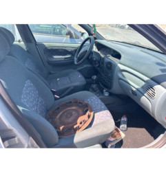 Attache ceinture avant droit RENAULT MEGANE 1