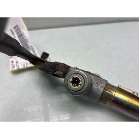 Attache ceinture avant gauche RENAULT MEGANE 1