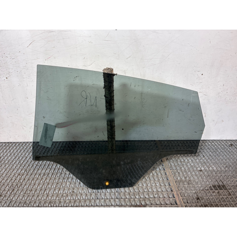 Vitre arriere droit FORD FIESTA 6 Photo n°1