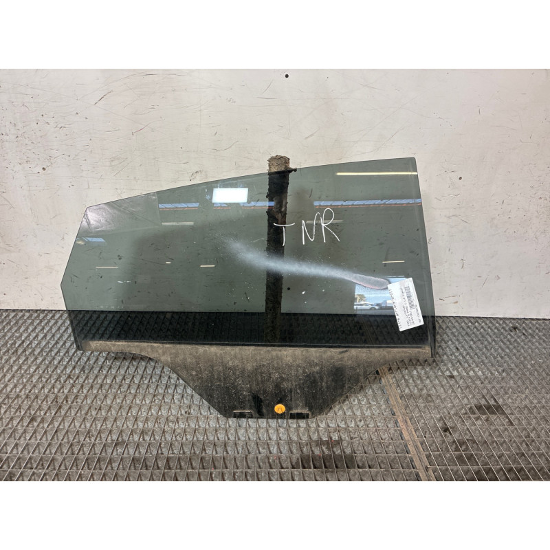 Vitre arriere droit FORD FIESTA 6 Photo n°3