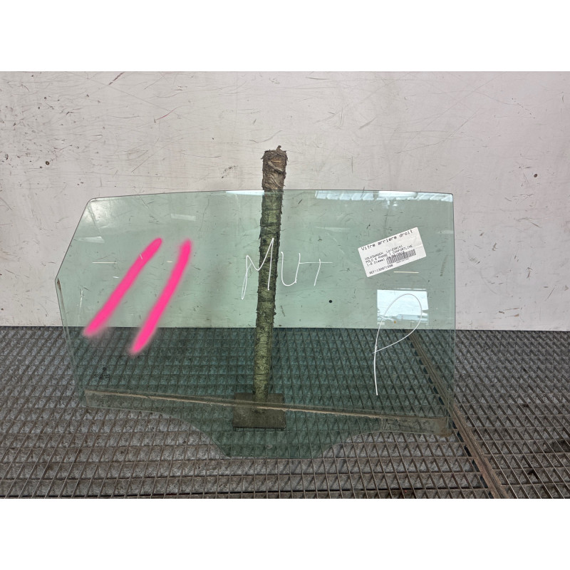 Vitre arriere droit VOLKSWAGEN POLO 6 Photo n°3