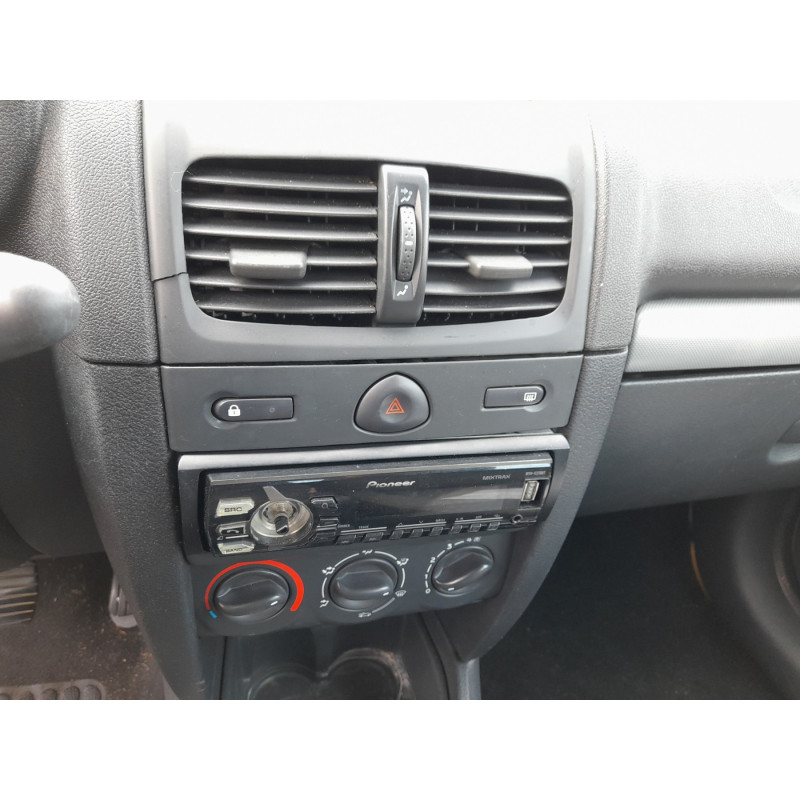RENAULT CLIO 2 CAMPUS PHASE 2 1.2i - 8V Photo n°7
