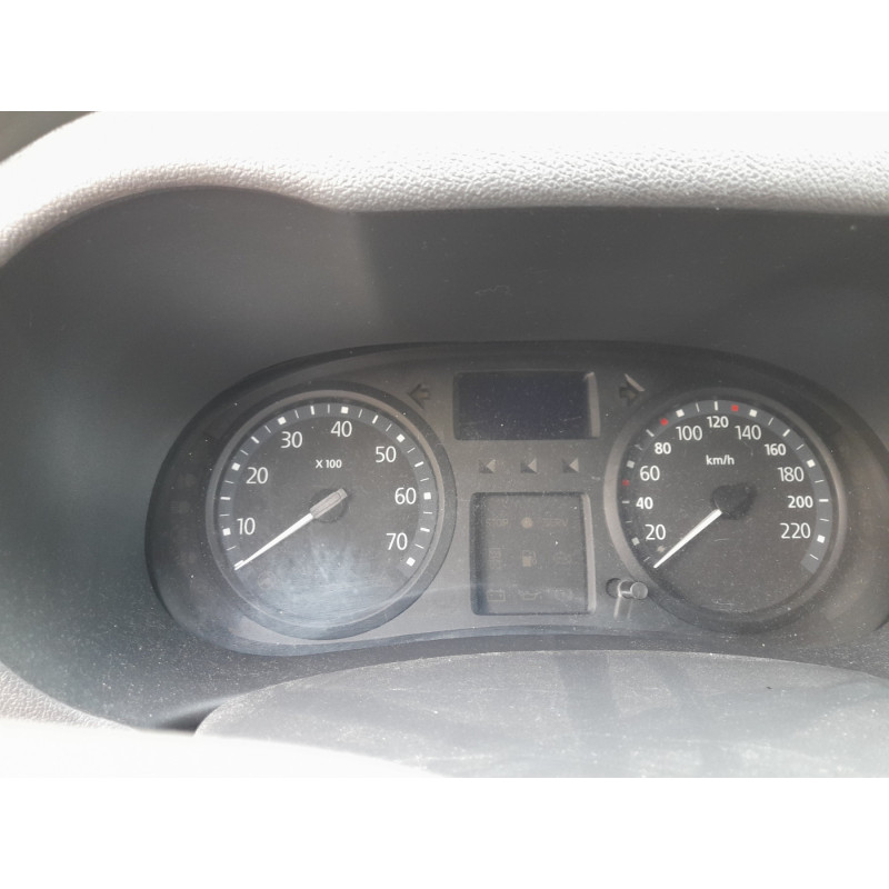 RENAULT CLIO 2 CAMPUS PHASE 2 1.2i - 8V Photo n°8