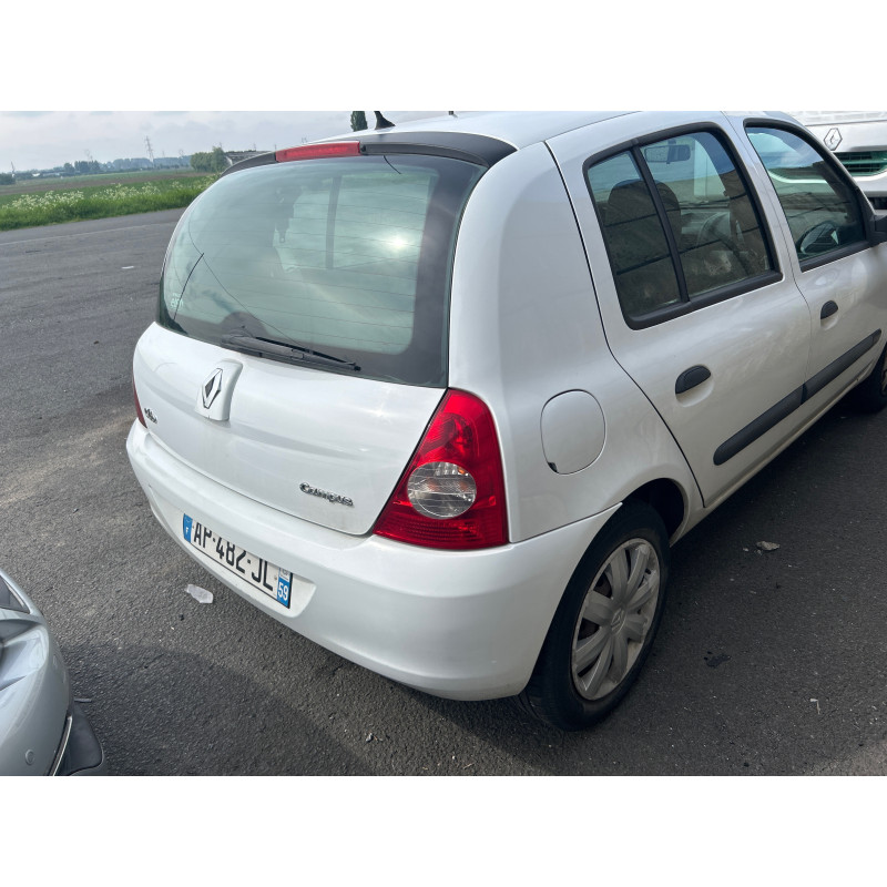 RENAULT CLIO 2 CAMPUS PHASE 2 1.2i - 8V Photo n°16
