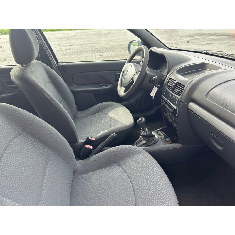 RENAULT CLIO 2 CAMPUS PHASE 2 1.2i - 8V Photo n°18
