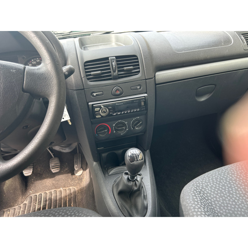 RENAULT CLIO 2 CAMPUS PHASE 2 1.2i - 8V Photo n°22