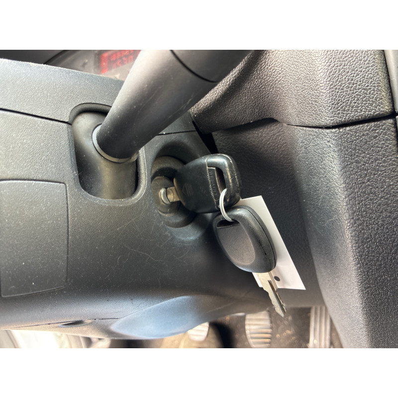 RENAULT CLIO 2 CAMPUS PHASE 2 1.2i - 8V Photo n°27