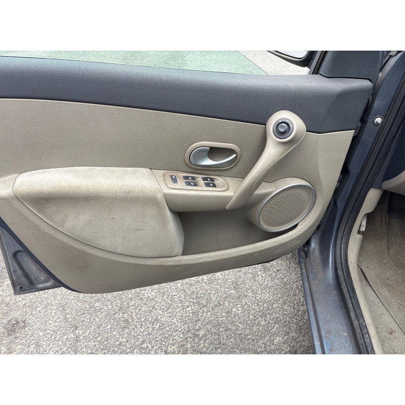RENAULT CLIO 3 PHASE 1 1.5 DCI - 8V TURBO Photo n°9