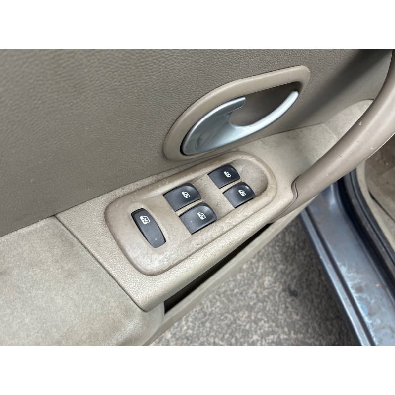 RENAULT CLIO 3 PHASE 1 1.5 DCI - 8V TURBO Photo n°10
