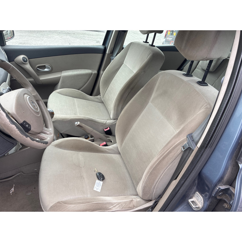 RENAULT CLIO 3 PHASE 1 1.5 DCI - 8V TURBO Photo n°11