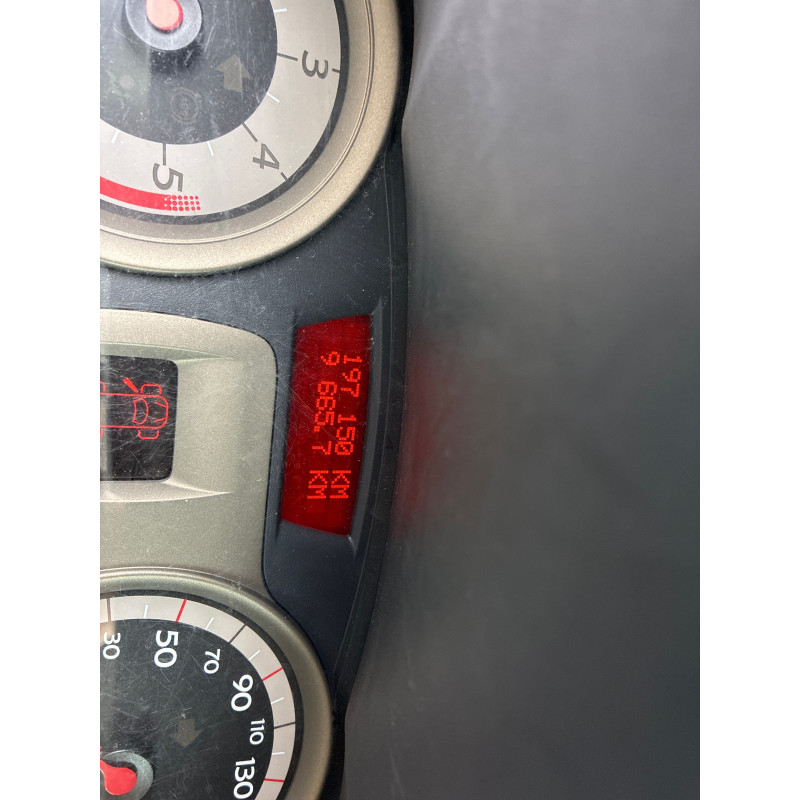 RENAULT CLIO 3 PHASE 1 1.5 DCI - 8V TURBO Photo n°17