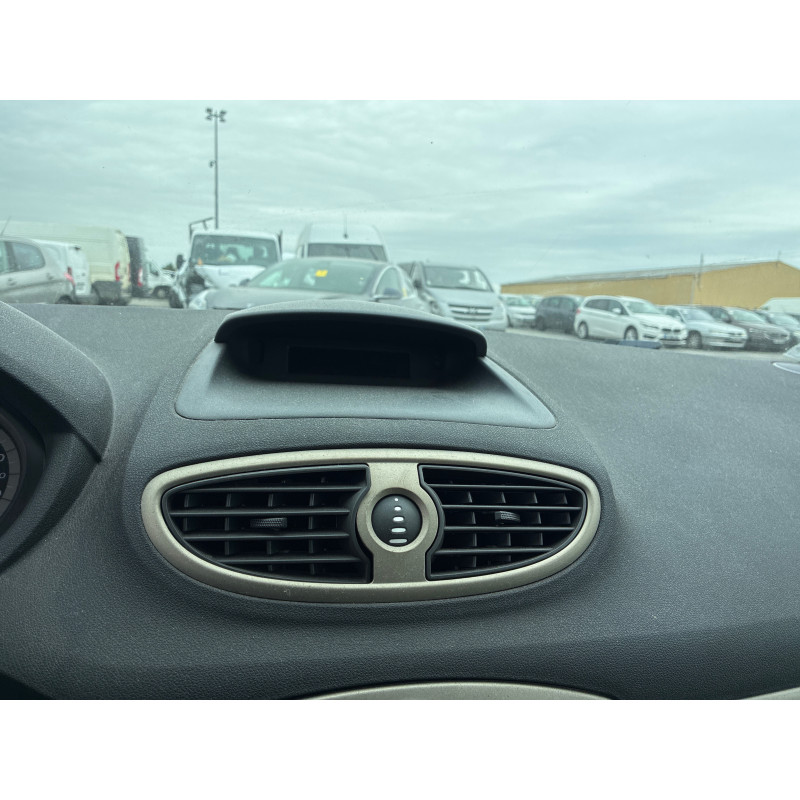 RENAULT CLIO 3 PHASE 1 1.5 DCI - 8V TURBO Photo n°18
