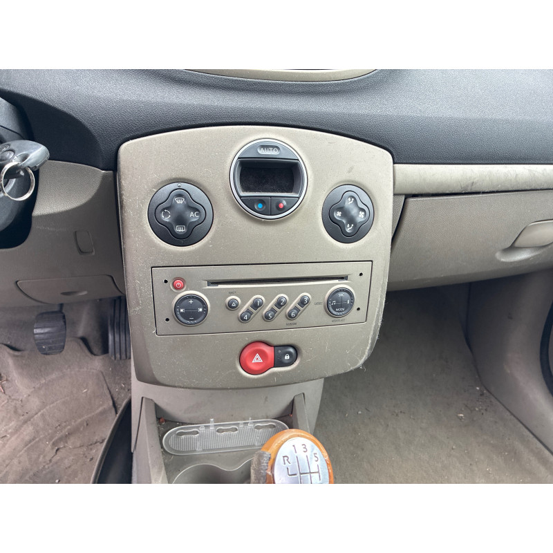 RENAULT CLIO 3 PHASE 1 1.5 DCI - 8V TURBO Photo n°19