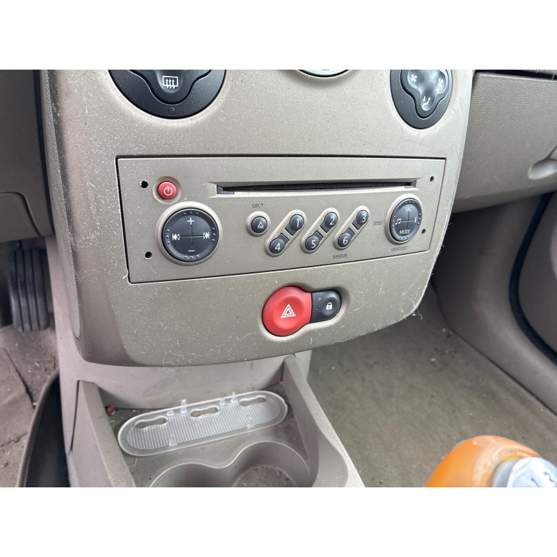 RENAULT CLIO 3 PHASE 1 1.5 DCI - 8V TURBO Photo n°20