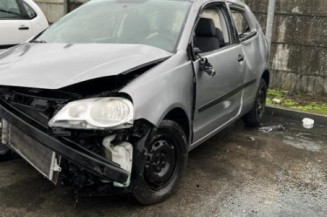 Serrure avant droit VOLKSWAGEN POLO 4
