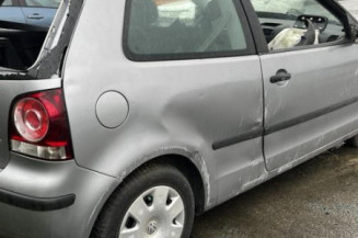 Serrure avant droit VOLKSWAGEN POLO 4