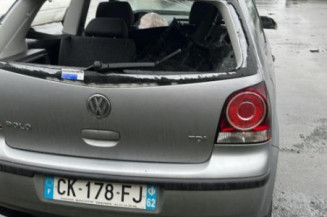 Serrure avant droit VOLKSWAGEN POLO 4
