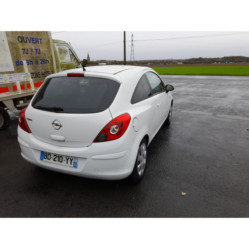 Feu arriere principal droit (feux) OPEL CORSA D Photo n°7