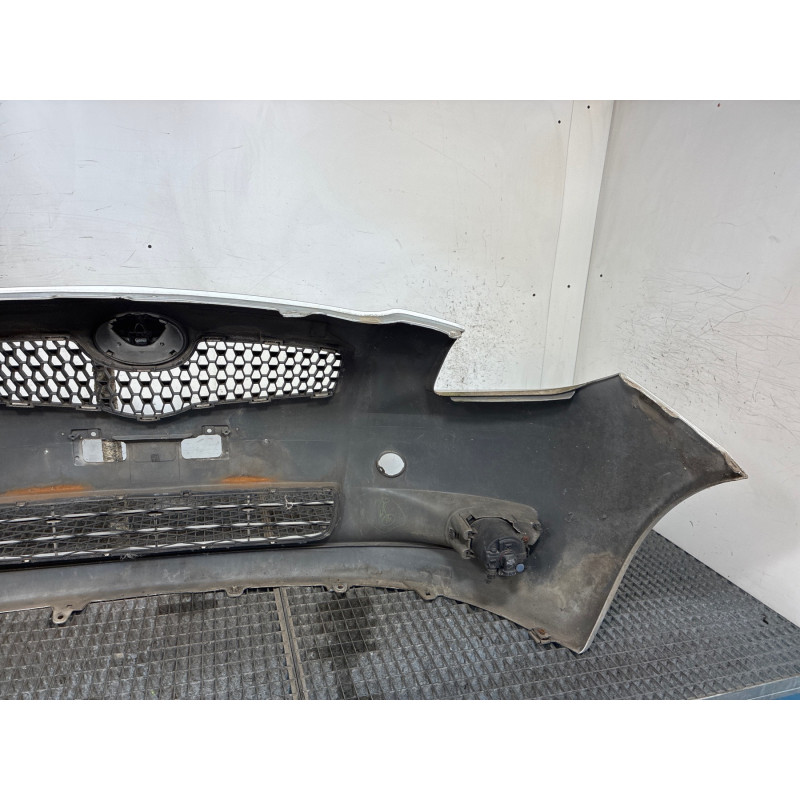 Pare choc avant TOYOTA YARIS 2 Photo n°4