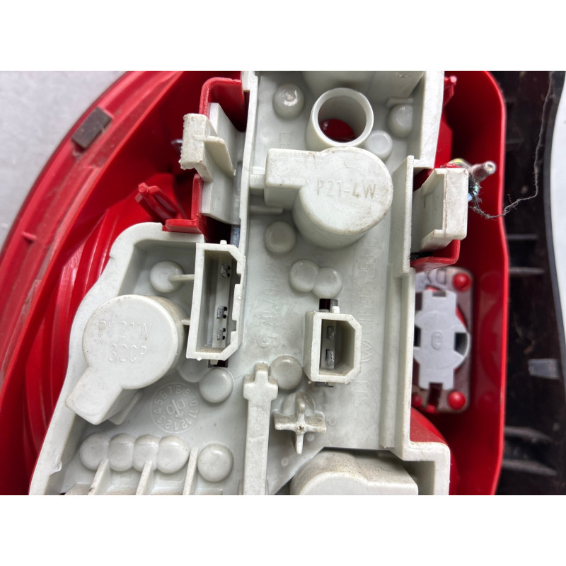 Feu arriere principal droit (feux) VOLKSWAGEN PASSAT 4 Photo n°3