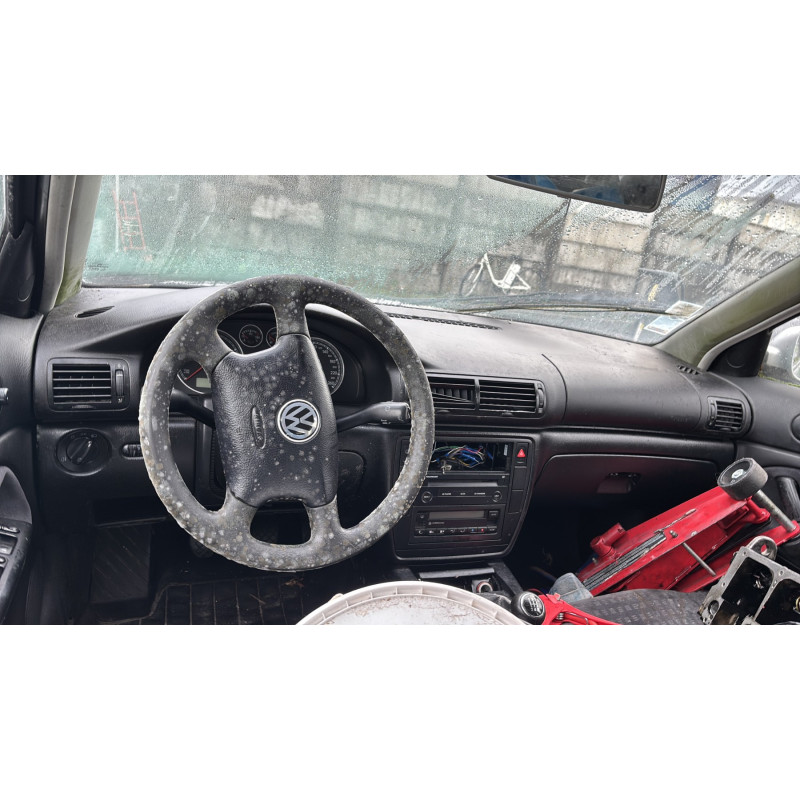 Feu arriere principal droit (feux) VOLKSWAGEN PASSAT 4 Photo n°13