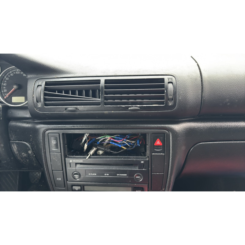 Feu arriere principal droit (feux) VOLKSWAGEN PASSAT 4 Photo n°19