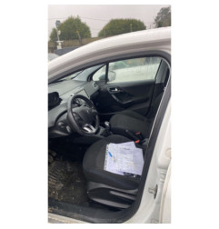 Feu arriere stop central PEUGEOT 208 1