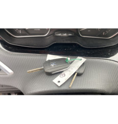 Feu arriere stop central PEUGEOT 208 1